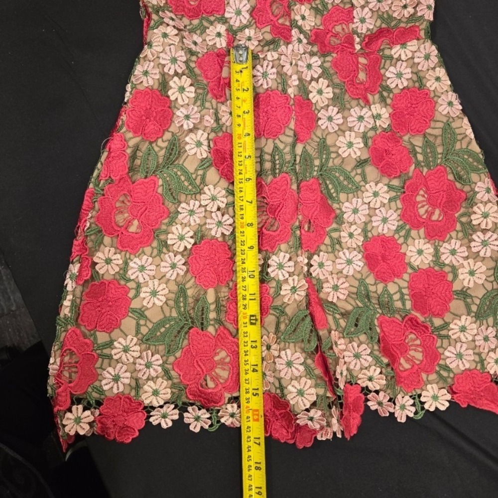Dress The Population Floral Applique Emboidered Romper Size Medium - Picture 8 of 8